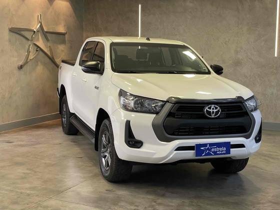 TOYOTA HILUX 2.8 D-4D TURBO DIESEL CD SR 4X4 AUTOMÁTICO TOYOTA HILUX 2.8 D-4D TURBO DIESEL CD SR 4X4 AUTOMÁTICO
